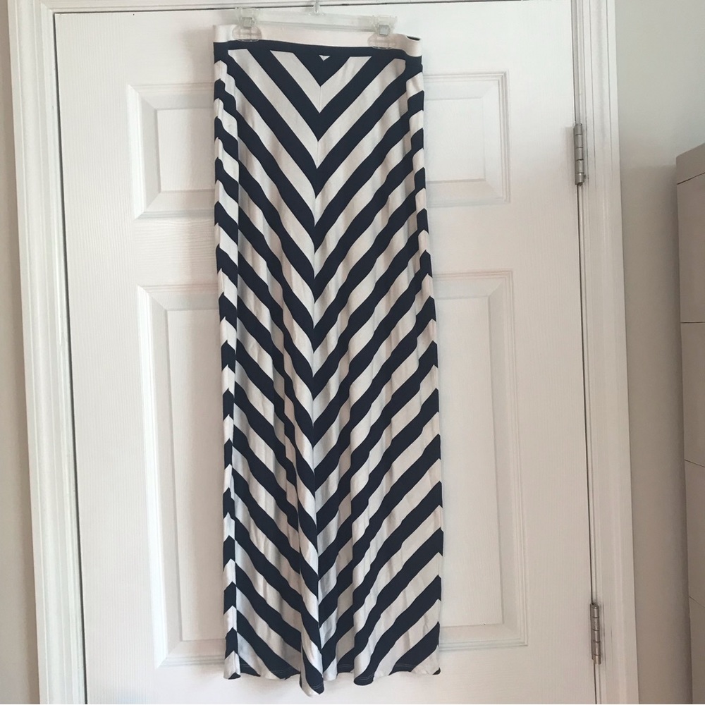 Ann Taylor Loft Maxi Skirt, Navy + White; size Small